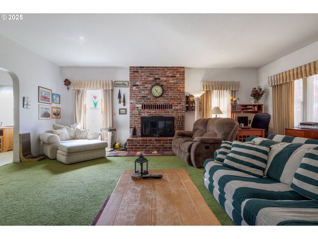 48025 Nw STROHMAYER Rd, Forest Grove, OR 97116