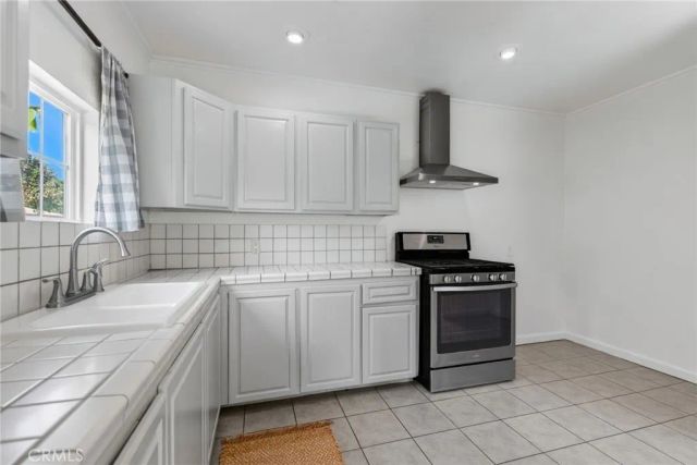 4330 Oakwood Place, Riverside, CA 92506