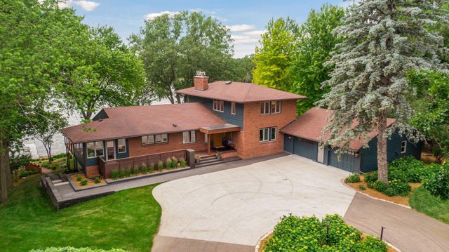 3369 Snelling Avenue N, Arden Hills, MN 55112