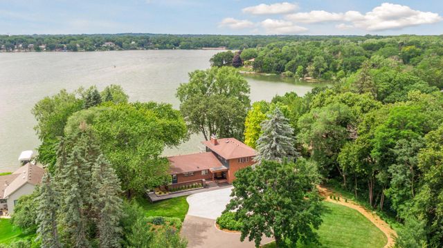 3369 Snelling Avenue N, Arden Hills, MN 55112
