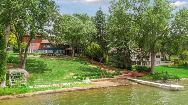 3369 Snelling Avenue N, Arden Hills, MN 55112