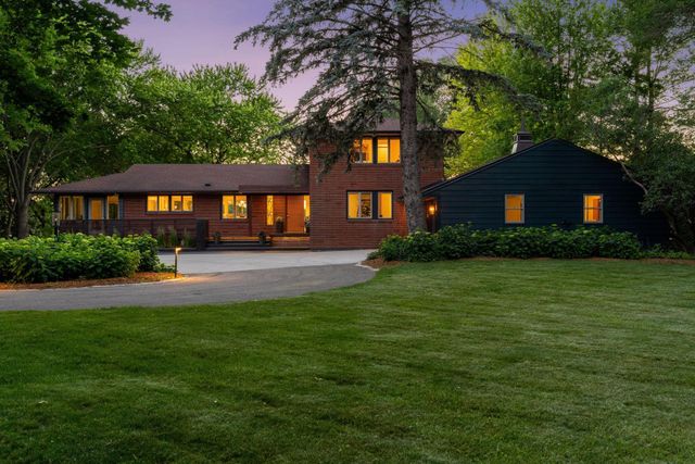 3369 Snelling Avenue N, Arden Hills, MN 55112
