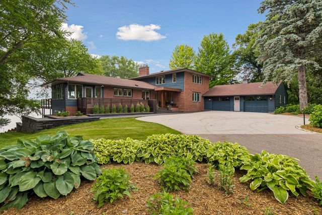 3369 Snelling Avenue N, Arden Hills, MN 55112