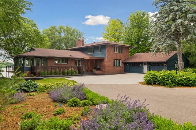 3369 Snelling Avenue N, Arden Hills, MN 55112