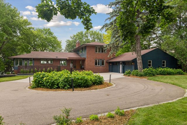 3369 Snelling Avenue N, Arden Hills, MN 55112