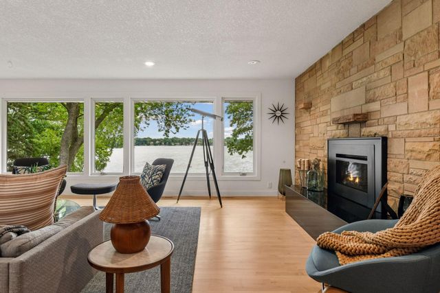 3369 Snelling Avenue N, Arden Hills, MN 55112