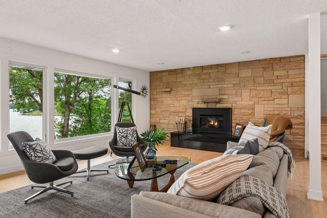 3369 Snelling Avenue N, Arden Hills, MN 55112