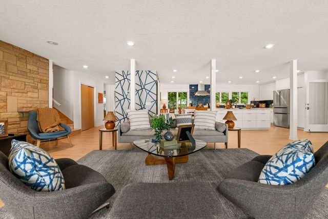 3369 Snelling Avenue N, Arden Hills, MN 55112