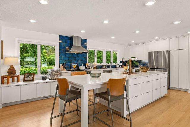 3369 Snelling Avenue N, Arden Hills, MN 55112