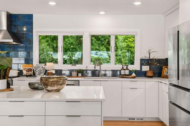 3369 Snelling Avenue N, Arden Hills, MN 55112