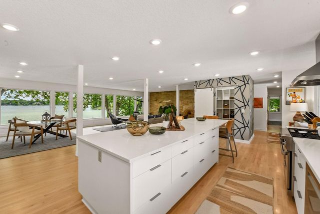 3369 Snelling Avenue N, Arden Hills, MN 55112