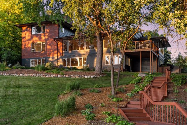 3369 Snelling Avenue N, Arden Hills, MN 55112