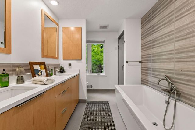 3369 Snelling Avenue N, Arden Hills, MN 55112