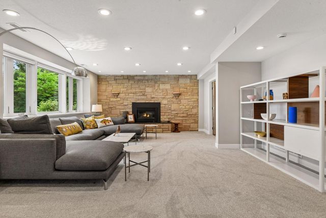 3369 Snelling Avenue N, Arden Hills, MN 55112