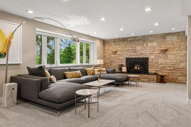 3369 Snelling Avenue N, Arden Hills, MN 55112