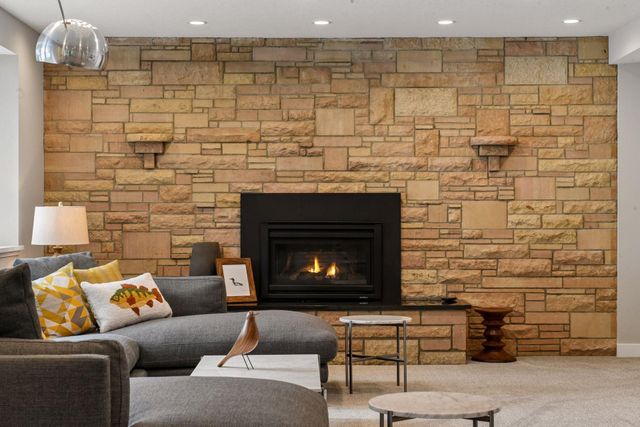 3369 Snelling Avenue N, Arden Hills, MN 55112