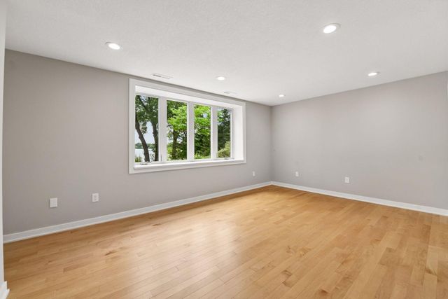 3369 Snelling Avenue N, Arden Hills, MN 55112