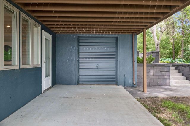 3369 Snelling Avenue N, Arden Hills, MN 55112