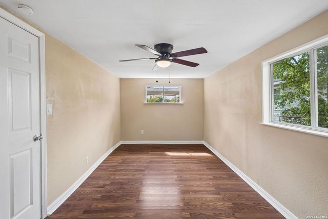 647 Dolle Ave, Seguin, TX 78155