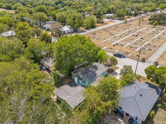 647 Dolle Ave, Seguin, TX 78155