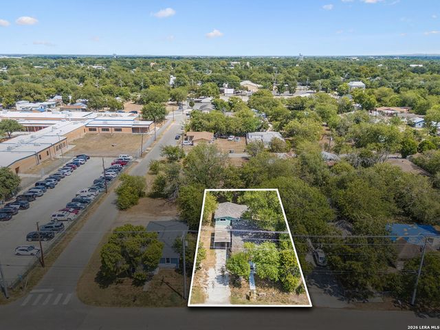 647 Dolle Ave, Seguin, TX 78155