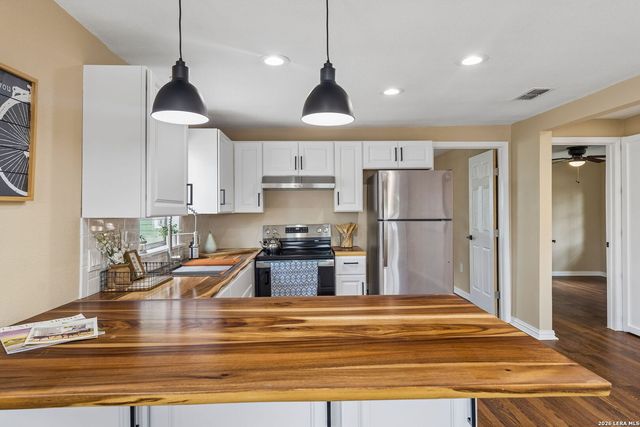 647 Dolle Ave, Seguin, TX 78155