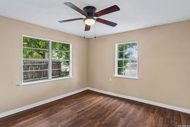 647 Dolle Ave, Seguin, TX 78155