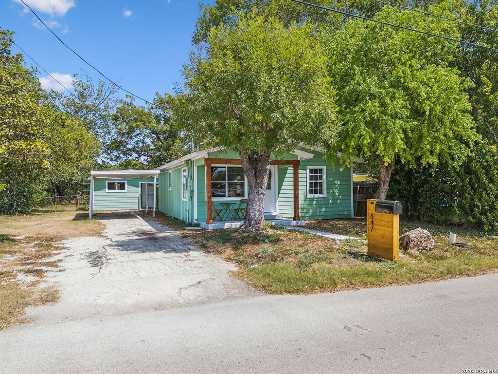647 Dolle Ave, Seguin, TX 78155