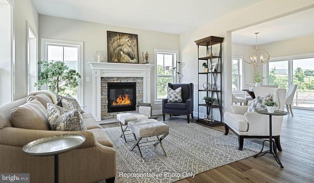 519 CHARLESTON DR, Mechanicsburg, PA 17055