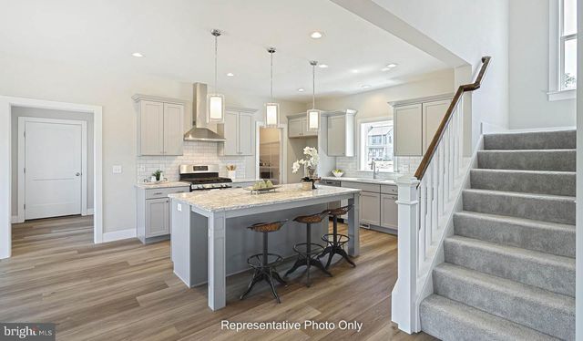 519 CHARLESTON DR, Mechanicsburg, PA 17055