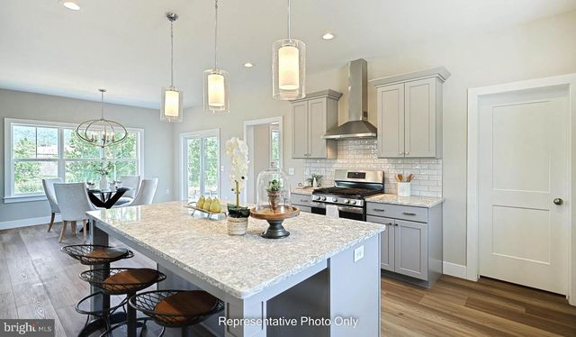 519 CHARLESTON DR, Mechanicsburg, PA 17055