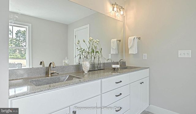 519 CHARLESTON DR, Mechanicsburg, PA 17055