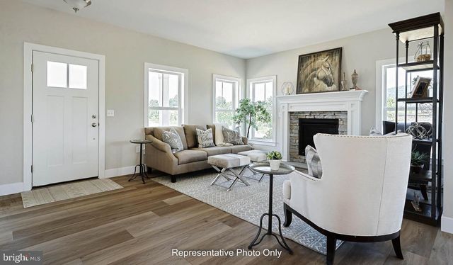 519 CHARLESTON DR, Mechanicsburg, PA 17055