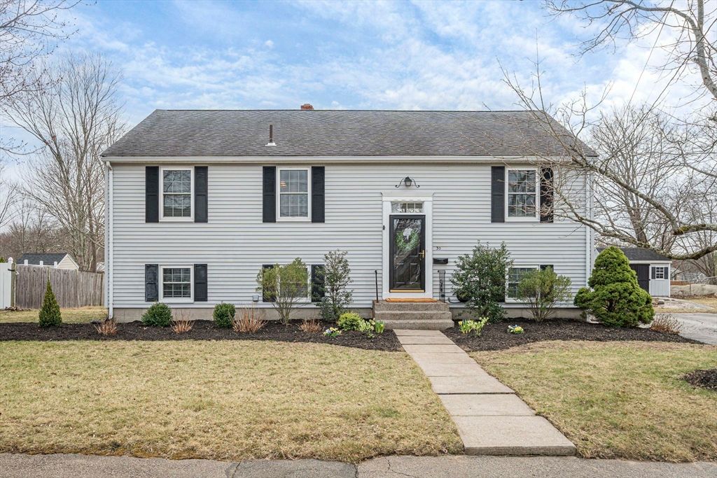 30 Donna Rd, Weymouth, MA 02190