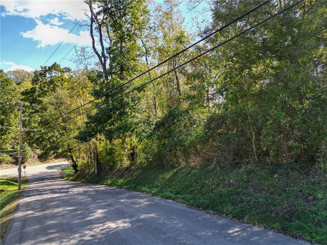 3400 Conway Wallrose Rd, Economy, PA 15143