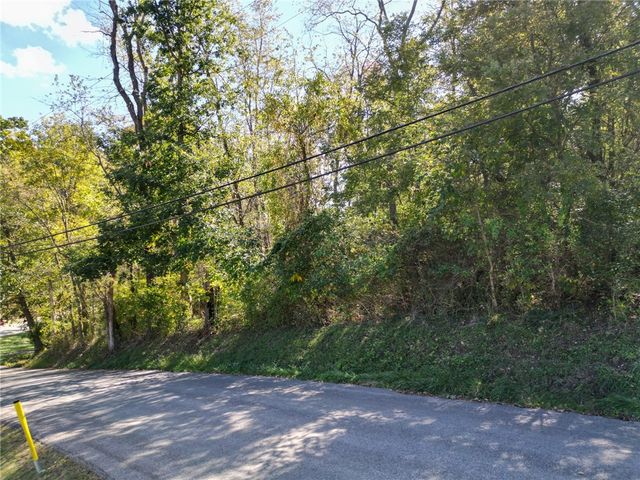 3400 Conway Wallrose Rd, Economy, PA 15143