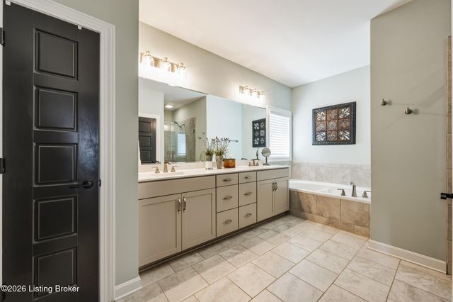 2421 Middle Creek Ct, Fisherville, KY 40023