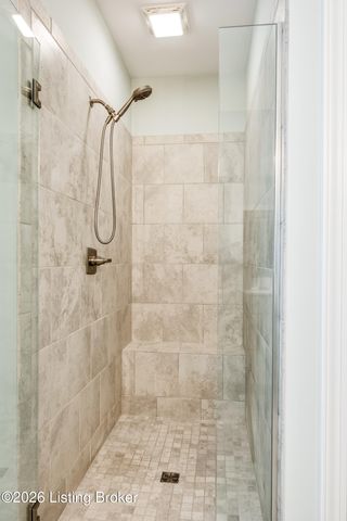 2421 Middle Creek Ct, Fisherville, KY 40023