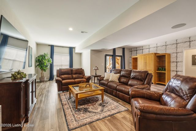 2421 Middle Creek Ct, Fisherville, KY 40023