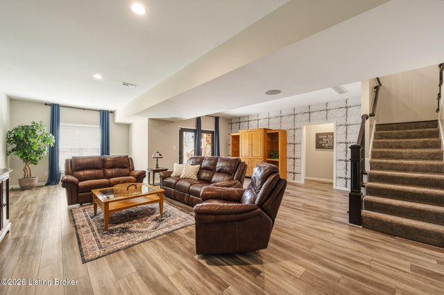 2421 Middle Creek Ct, Fisherville, KY 40023