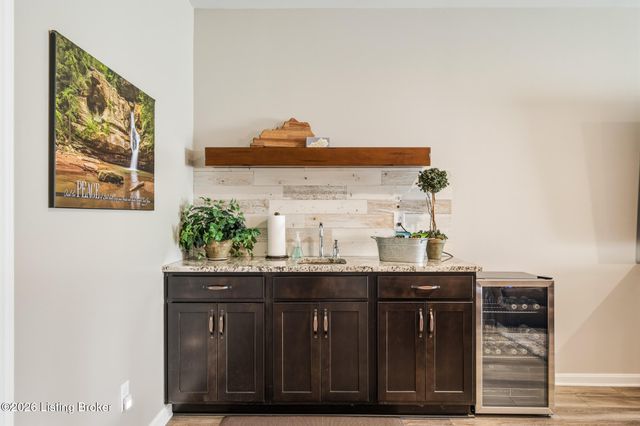 2421 Middle Creek Ct, Fisherville, KY 40023