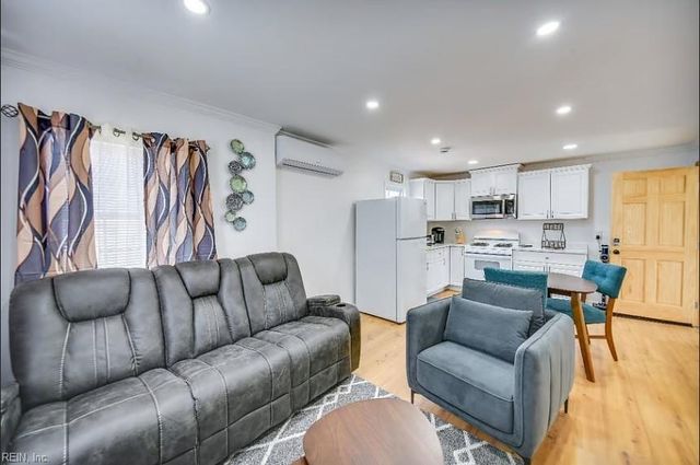 138 D View AVE, Norfolk, VA 23503