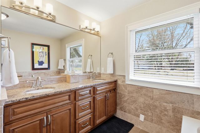 15520 2nd Avenue N, Plymouth, MN 55447