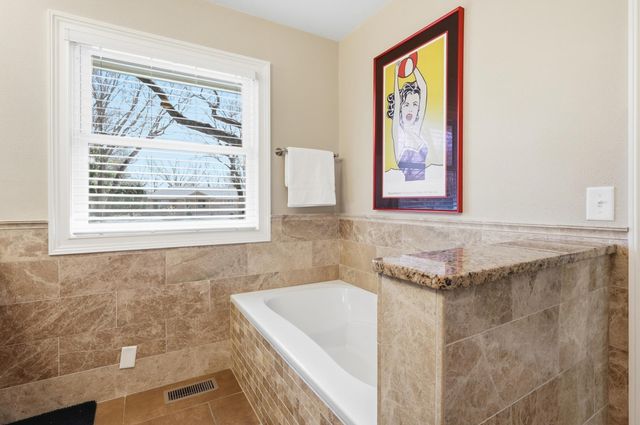 15520 2nd Avenue N, Plymouth, MN 55447