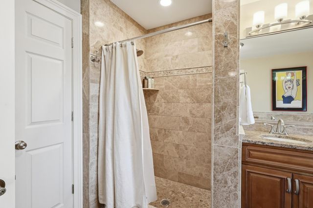 15520 2nd Avenue N, Plymouth, MN 55447