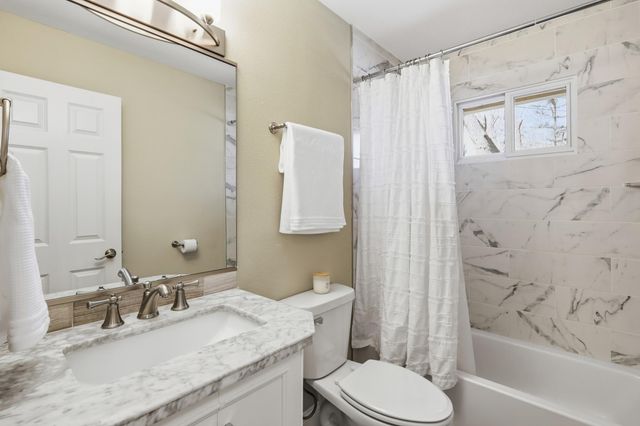 15520 2nd Avenue N, Plymouth, MN 55447