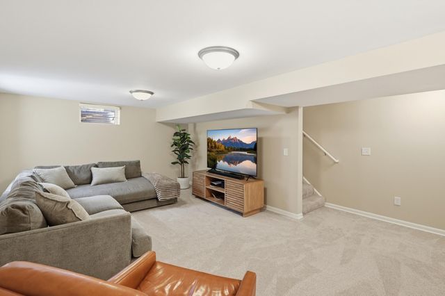 15520 2nd Avenue N, Plymouth, MN 55447