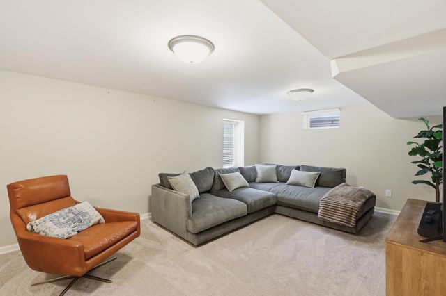 15520 2nd Avenue N, Plymouth, MN 55447