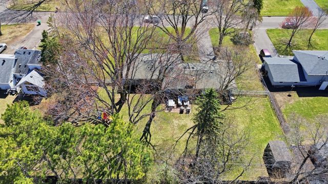 15520 2nd Avenue N, Plymouth, MN 55447