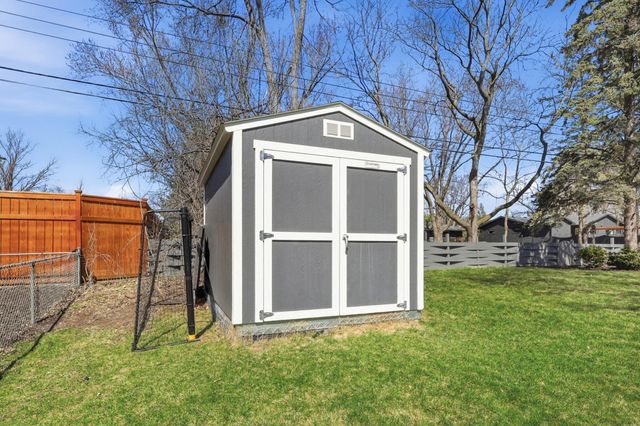 15520 2nd Avenue N, Plymouth, MN 55447